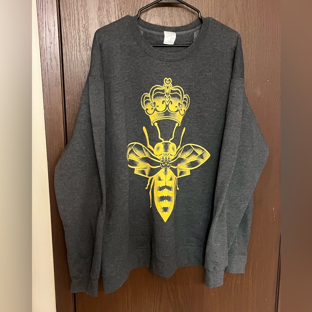 ‘Queen Bee’ grey crewneck sweatshirt